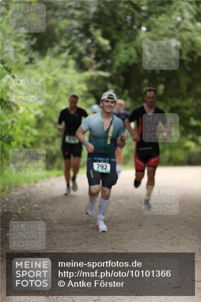 30.08.2026 - Elbe Triathlon Hamburg Antke Förster http://msf.ph/oto/10101366 30.08.2026 11:15:18 Laufen 792 meine-sportfotos.de
