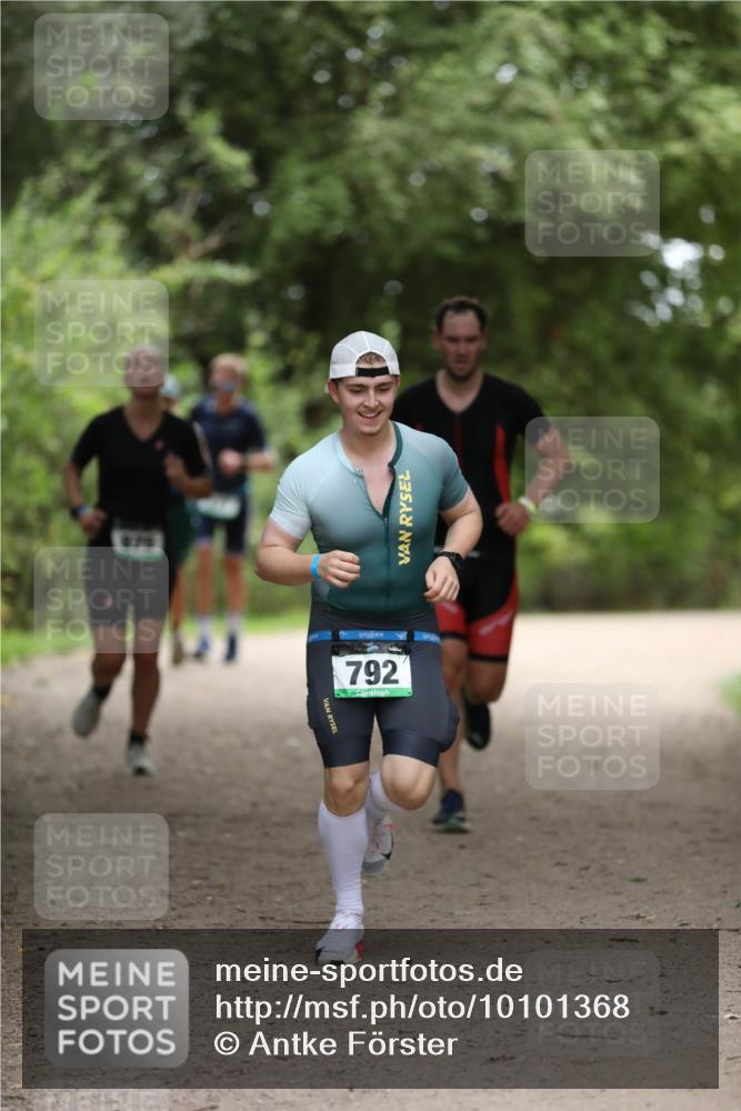 30.08.2026 - Elbe Triathlon Hamburg Antke Förster http://msf.ph/oto/10101368 30.08.2026 11:15:20 Laufen 979, 792 meine-sportfotos.de