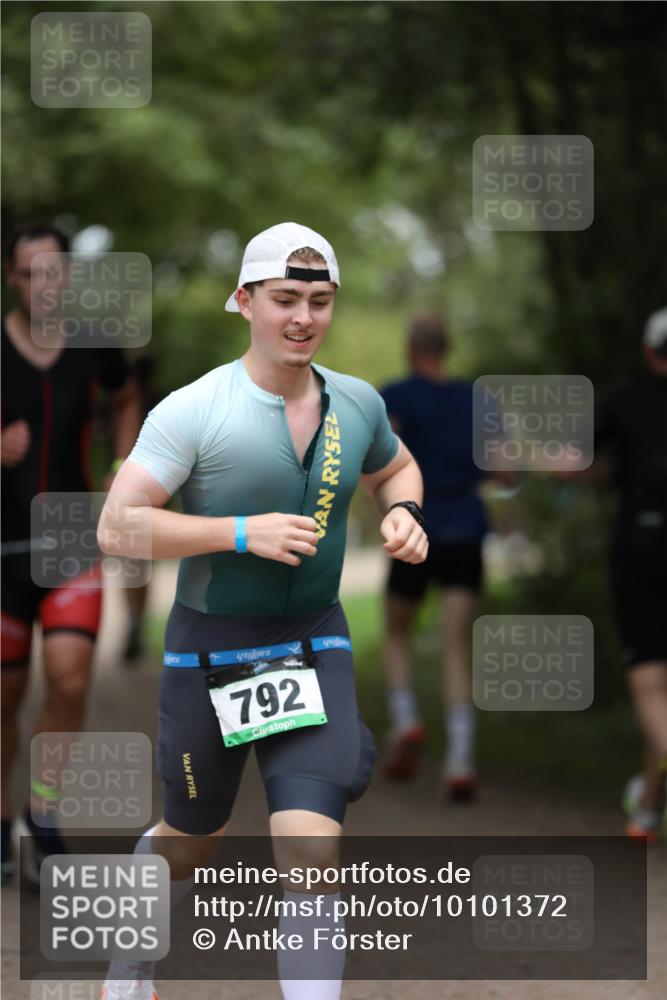 30.08.2026 - Elbe Triathlon Hamburg Antke Förster http://msf.ph/oto/10101372 30.08.2026 11:15:21 Laufen 792 meine-sportfotos.de