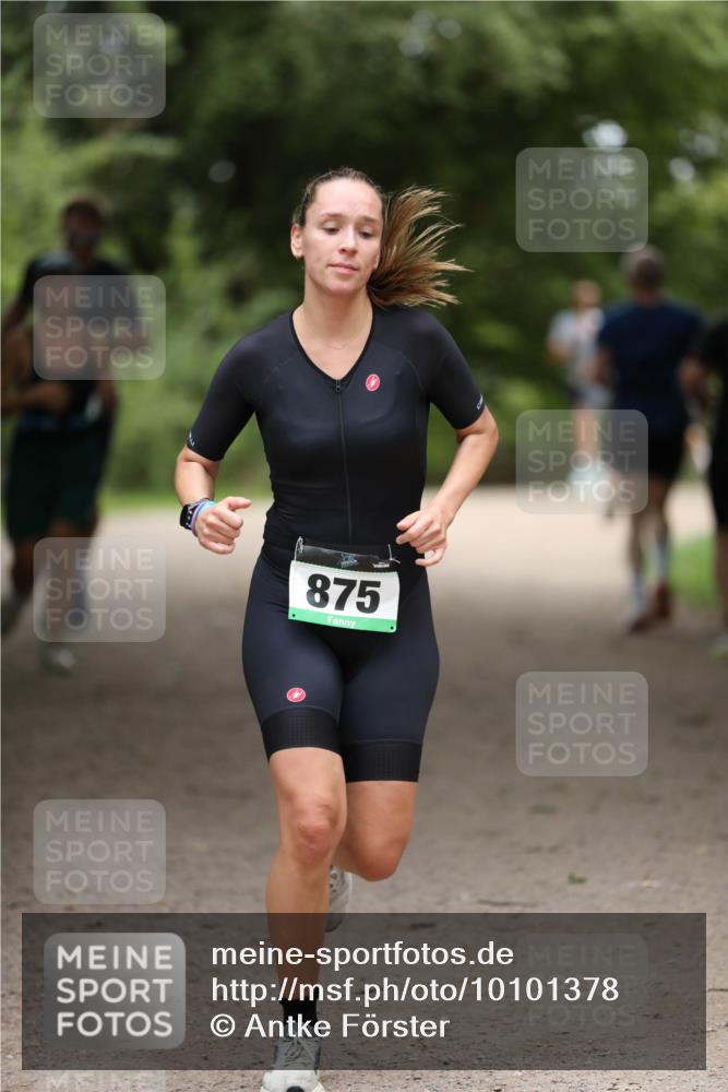 30.08.2026 - Elbe Triathlon Hamburg Antke Förster http://msf.ph/oto/10101378 30.08.2026 11:15:24 Laufen 875 meine-sportfotos.de
