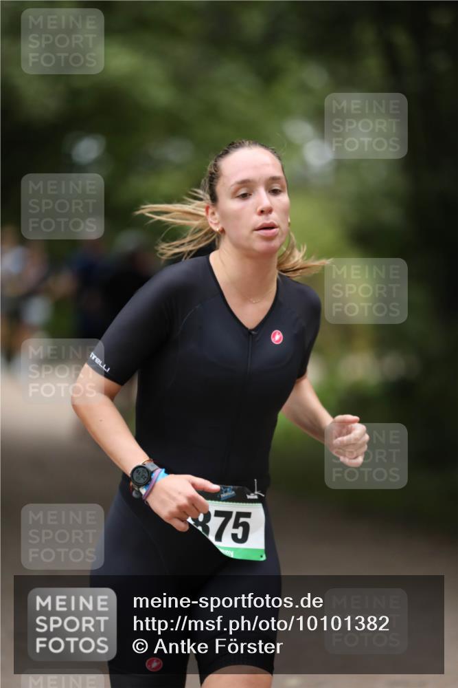 30.08.2026 - Elbe Triathlon Hamburg Antke Förster http://msf.ph/oto/10101382 30.08.2026 11:15:25 Laufen 375 meine-sportfotos.de