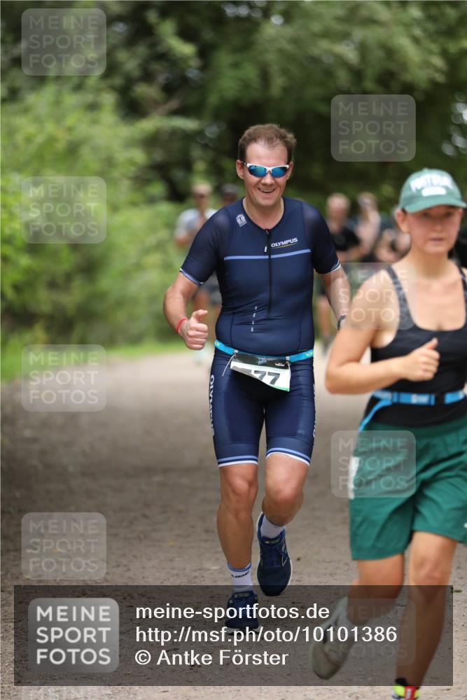 30.08.2026 - Elbe Triathlon Hamburg Antke Förster http://msf.ph/oto/10101386 30.08.2026 11:15:28 Laufen 712, 77 meine-sportfotos.de