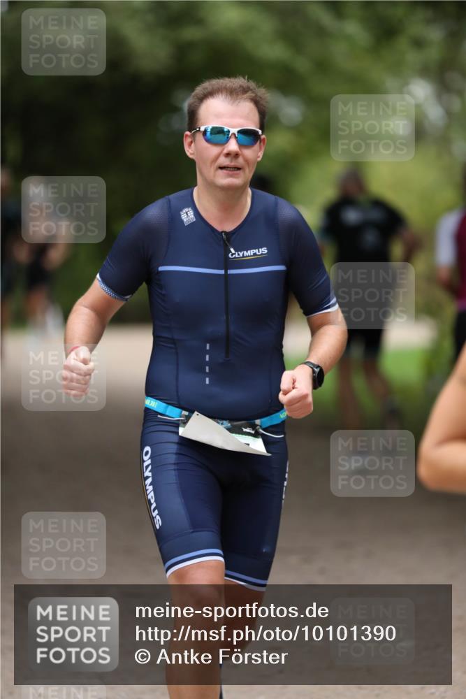 30.08.2026 - Elbe Triathlon Hamburg Antke Förster http://msf.ph/oto/10101390 30.08.2026 11:15:29 Laufen  meine-sportfotos.de