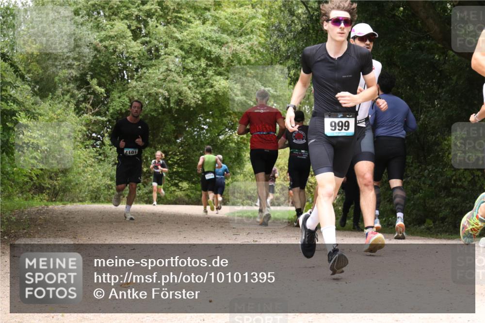 30.08.2026 - Elbe Triathlon Hamburg Antke Förster http://msf.ph/oto/10101395 30.08.2026 11:18:51 Laufen 666, 1017 meine-sportfotos.de