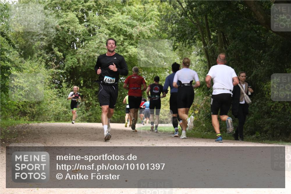 30.08.2026 - Elbe Triathlon Hamburg Antke Förster http://msf.ph/oto/10101397 30.08.2026 11:18:53 Laufen 1017 meine-sportfotos.de