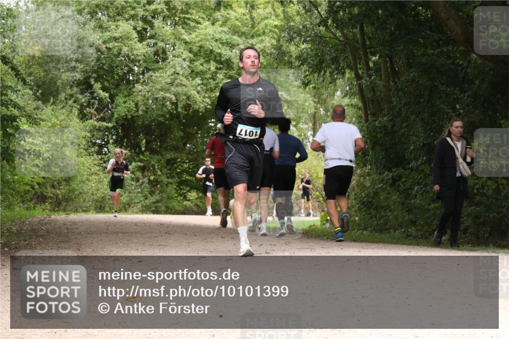30.08.2026 - Elbe Triathlon Hamburg Antke Förster http://msf.ph/oto/10101399 30.08.2026 11:18:53 Laufen 1017 meine-sportfotos.de