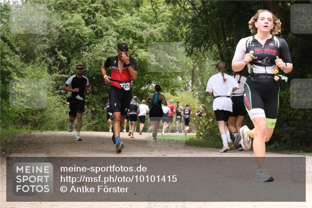 30.08.2026 - Elbe Triathlon Hamburg Antke Förster http://msf.ph/oto/10101415 30.08.2026 11:19:02 Laufen 225 meine-sportfotos.de