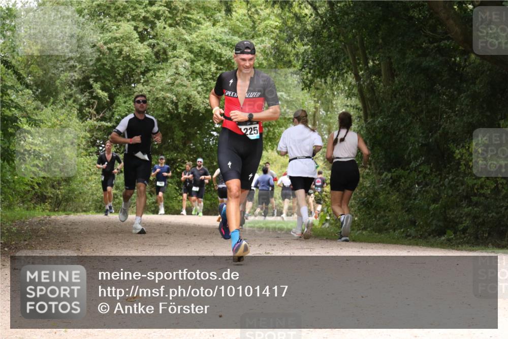 30.08.2026 - Elbe Triathlon Hamburg Antke Förster http://msf.ph/oto/10101417 30.08.2026 11:19:02 Laufen 225 meine-sportfotos.de
