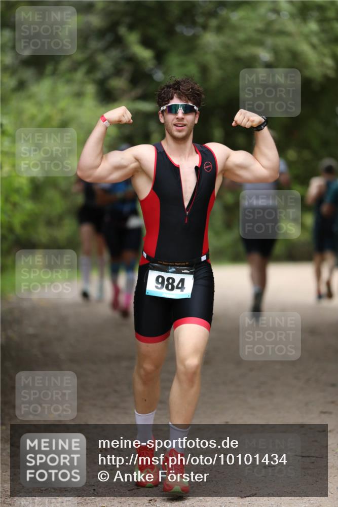 30.08.2026 - Elbe Triathlon Hamburg Antke Förster http://msf.ph/oto/10101434 30.08.2026 11:15:53 Laufen 984 meine-sportfotos.de