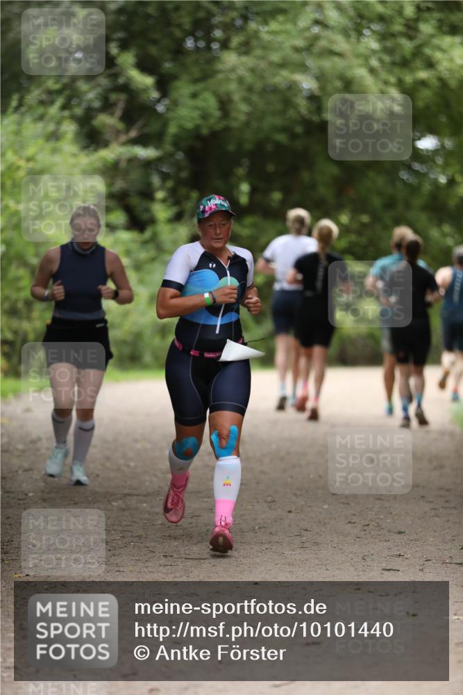 30.08.2026 - Elbe Triathlon Hamburg Antke Förster http://msf.ph/oto/10101440 30.08.2026 11:15:56 Laufen  meine-sportfotos.de