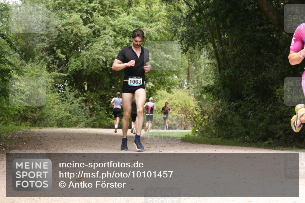 30.08.2026 - Elbe Triathlon Hamburg Antke Förster http://msf.ph/oto/10101457 30.08.2026 11:19:20 Laufen 1063 meine-sportfotos.de
