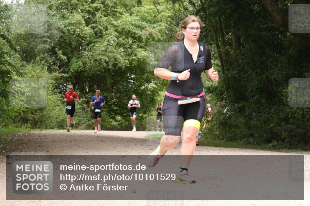 30.08.2026 - Elbe Triathlon Hamburg Antke Förster http://msf.ph/oto/10101529 30.08.2026 11:20:09 Laufen 102 meine-sportfotos.de