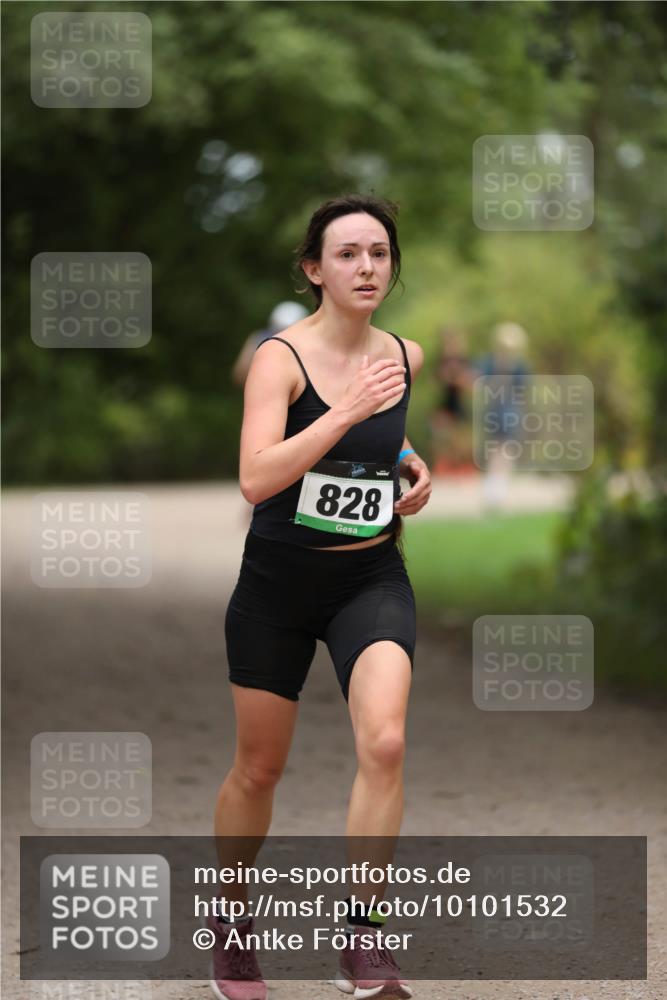 30.08.2026 - Elbe Triathlon Hamburg Antke Förster http://msf.ph/oto/10101532 30.08.2026 11:17:03 Laufen 828 meine-sportfotos.de
