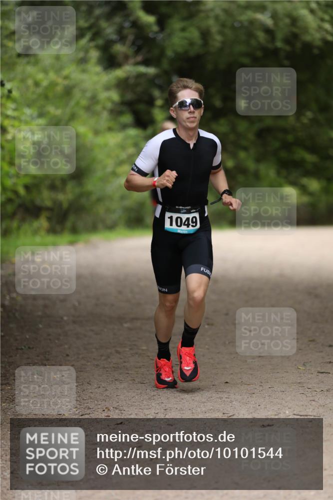 30.08.2026 - Elbe Triathlon Hamburg Antke Förster http://msf.ph/oto/10101544 30.08.2026 11:17:09 Laufen 1049 meine-sportfotos.de