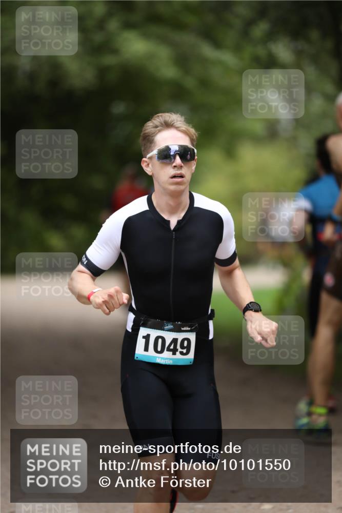 30.08.2026 - Elbe Triathlon Hamburg Antke Förster http://msf.ph/oto/10101550 30.08.2026 11:17:10 Laufen 1049 meine-sportfotos.de