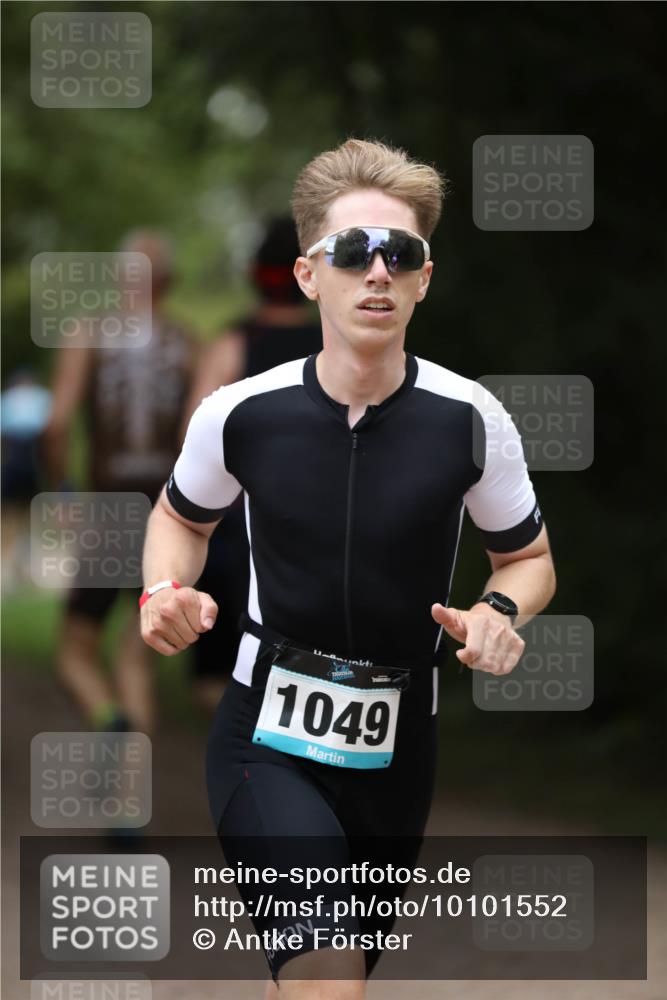 30.08.2026 - Elbe Triathlon Hamburg Antke Förster http://msf.ph/oto/10101552 30.08.2026 11:17:11 Laufen 1049 meine-sportfotos.de