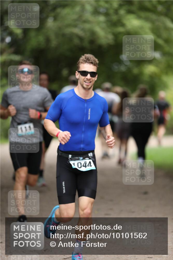 30.08.2026 - Elbe Triathlon Hamburg Antke Förster http://msf.ph/oto/10101562 30.08.2026 11:17:21 Laufen 044 meine-sportfotos.de
