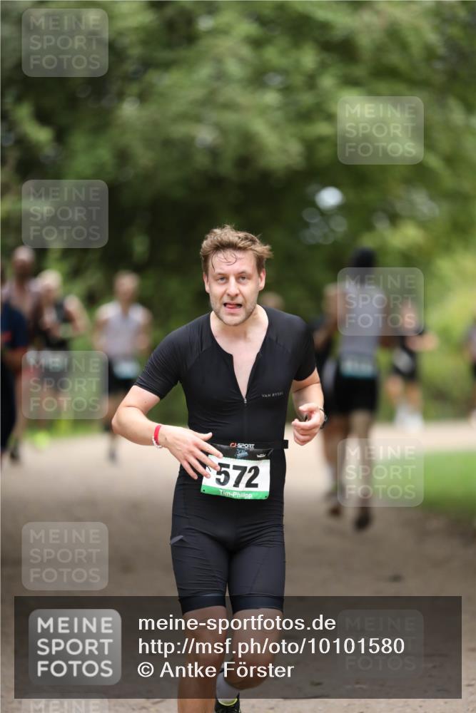 30.08.2026 - Elbe Triathlon Hamburg Antke Förster http://msf.ph/oto/10101580 30.08.2026 11:17:42 Laufen 100, 572 meine-sportfotos.de