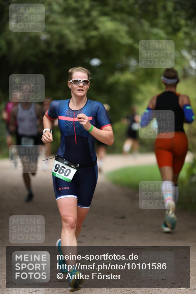 30.08.2026 - Elbe Triathlon Hamburg Antke Förster http://msf.ph/oto/10101586 30.08.2026 11:17:45 Laufen 960, 3 meine-sportfotos.de
