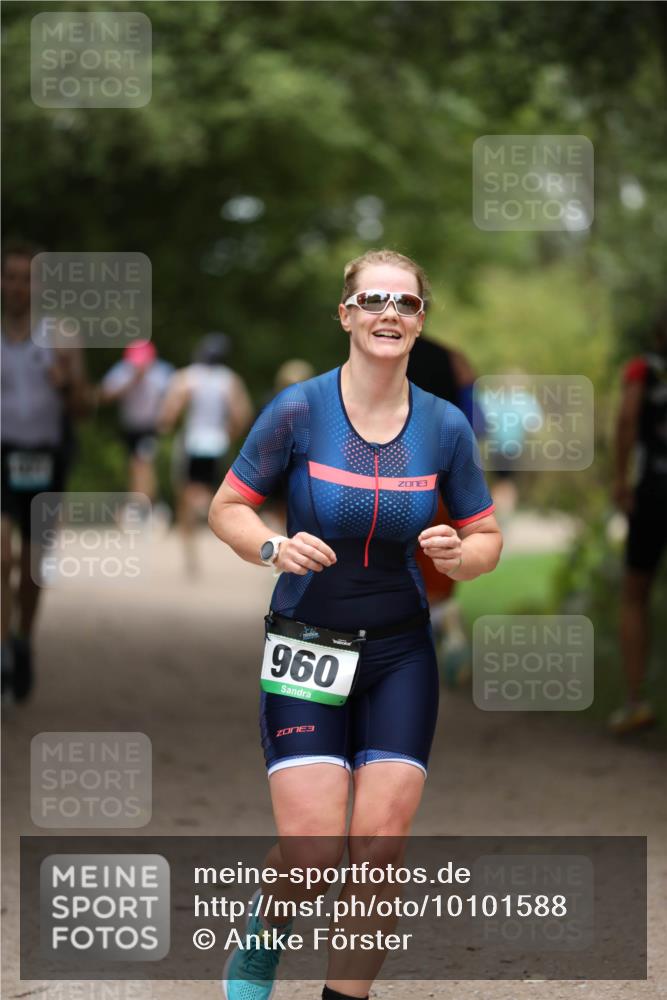 30.08.2026 - Elbe Triathlon Hamburg Antke Förster http://msf.ph/oto/10101588 30.08.2026 11:17:46 Laufen 960, 3, 3 meine-sportfotos.de