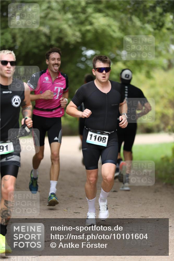 30.08.2026 - Elbe Triathlon Hamburg Antke Förster http://msf.ph/oto/10101604 30.08.2026 11:17:51 Laufen 91, 1108 meine-sportfotos.de