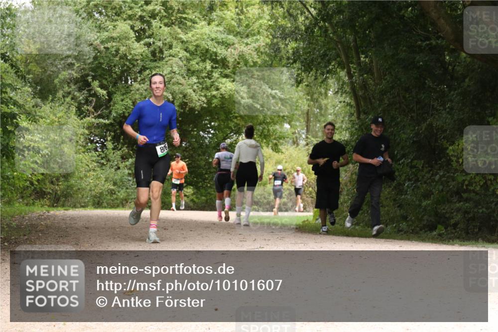 30.08.2026 - Elbe Triathlon Hamburg Antke Förster http://msf.ph/oto/10101607 30.08.2026 11:21:06 Laufen 8, 6 meine-sportfotos.de