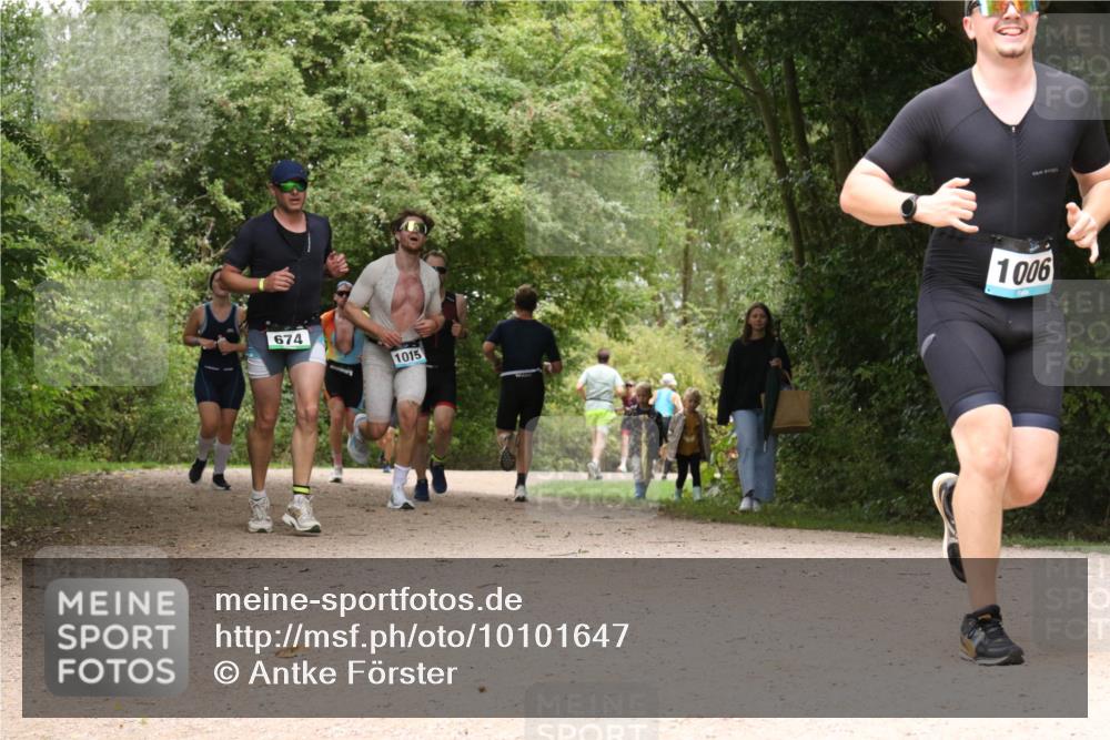 30.08.2026 - Elbe Triathlon Hamburg Antke Förster http://msf.ph/oto/10101647 30.08.2026 11:21:29 Laufen 674, 1015, 1006 meine-sportfotos.de