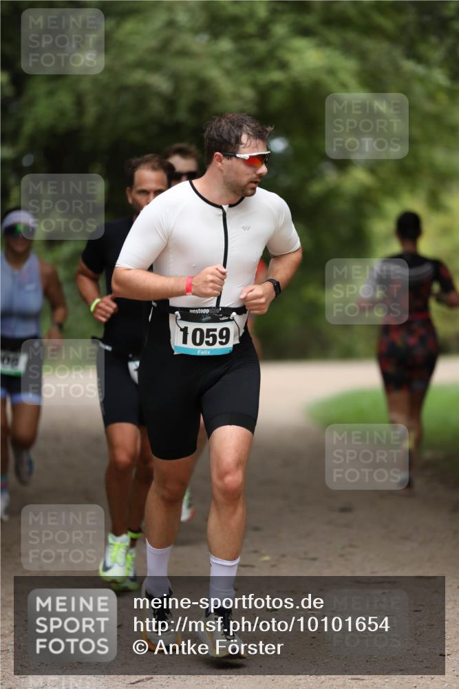 30.08.2026 - Elbe Triathlon Hamburg Antke Förster http://msf.ph/oto/10101654 30.08.2026 11:18:20 Laufen 08, 1059 meine-sportfotos.de