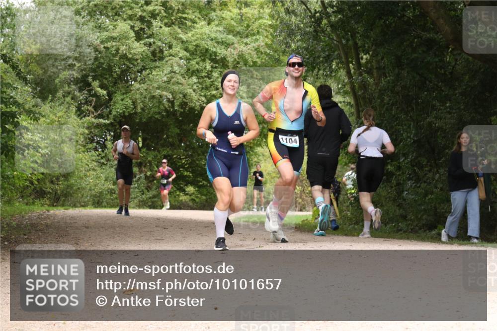 30.08.2026 - Elbe Triathlon Hamburg Antke Förster http://msf.ph/oto/10101657 30.08.2026 11:21:33 Laufen 13, 1104 meine-sportfotos.de