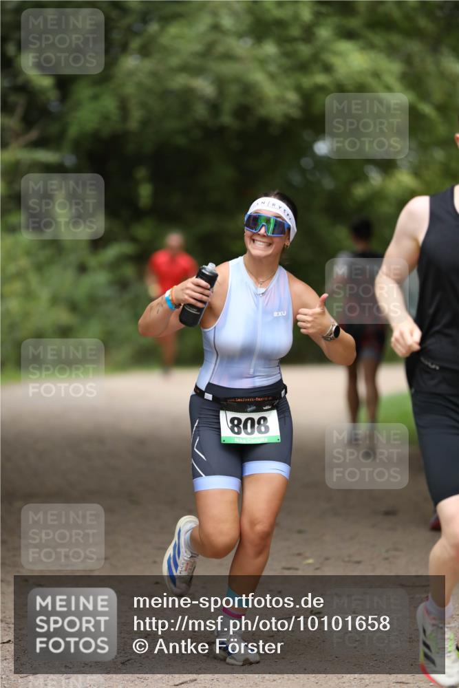 30.08.2026 - Elbe Triathlon Hamburg Antke Förster http://msf.ph/oto/10101658 30.08.2026 11:18:22 Laufen 808, 2 meine-sportfotos.de