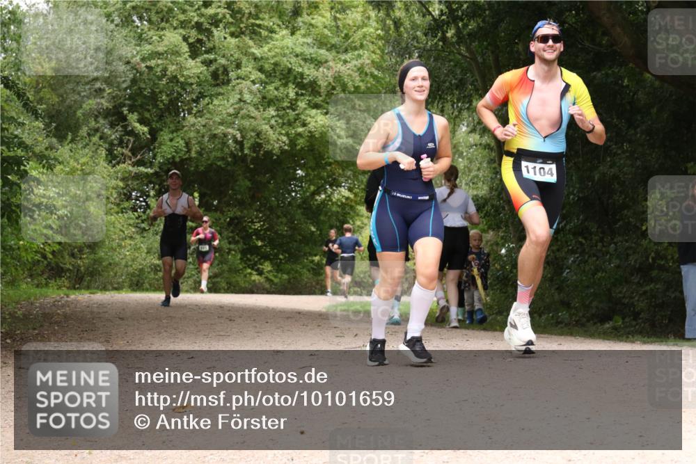 30.08.2026 - Elbe Triathlon Hamburg Antke Förster http://msf.ph/oto/10101659 30.08.2026 11:21:34 Laufen 1104 meine-sportfotos.de