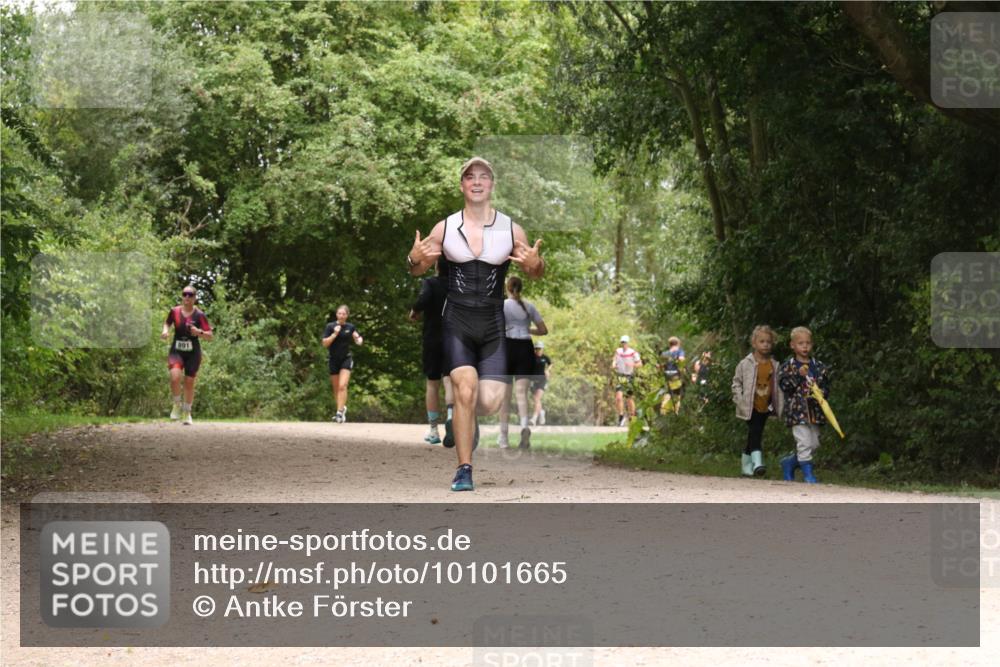 30.08.2026 - Elbe Triathlon Hamburg Antke Förster http://msf.ph/oto/10101665 30.08.2026 11:21:37 Laufen 891 meine-sportfotos.de
