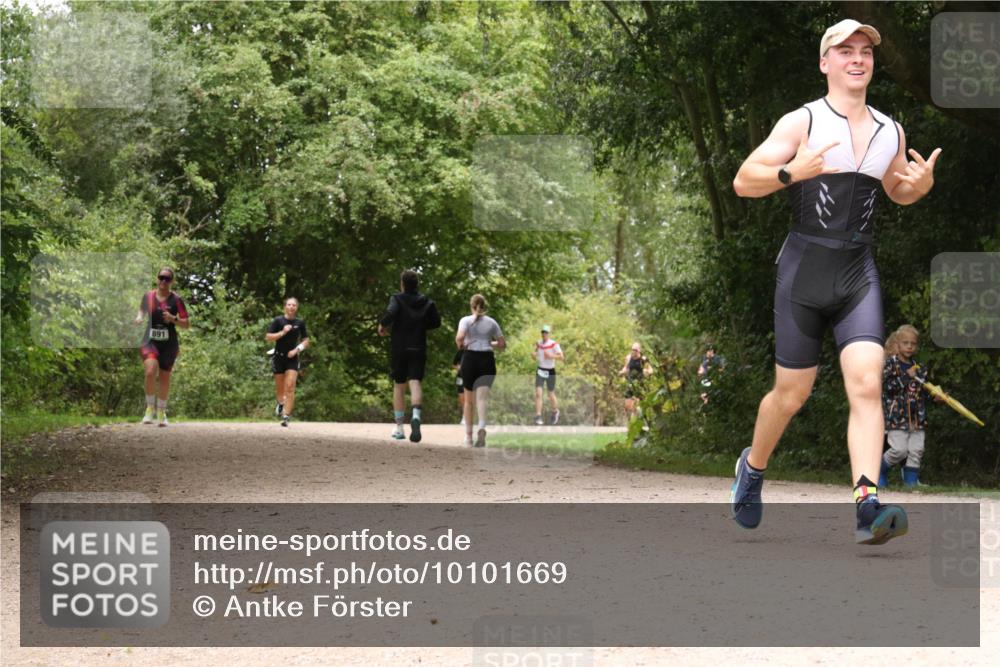 30.08.2026 - Elbe Triathlon Hamburg Antke Förster http://msf.ph/oto/10101669 30.08.2026 11:21:39 Laufen 891 meine-sportfotos.de