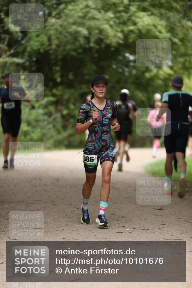 30.08.2026 - Elbe Triathlon Hamburg Antke Förster http://msf.ph/oto/10101676 30.08.2026 11:18:40 Laufen 886, 1001 meine-sportfotos.de