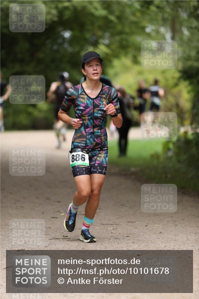 30.08.2026 - Elbe Triathlon Hamburg Antke Förster http://msf.ph/oto/10101678 30.08.2026 11:18:40 Laufen 886 meine-sportfotos.de