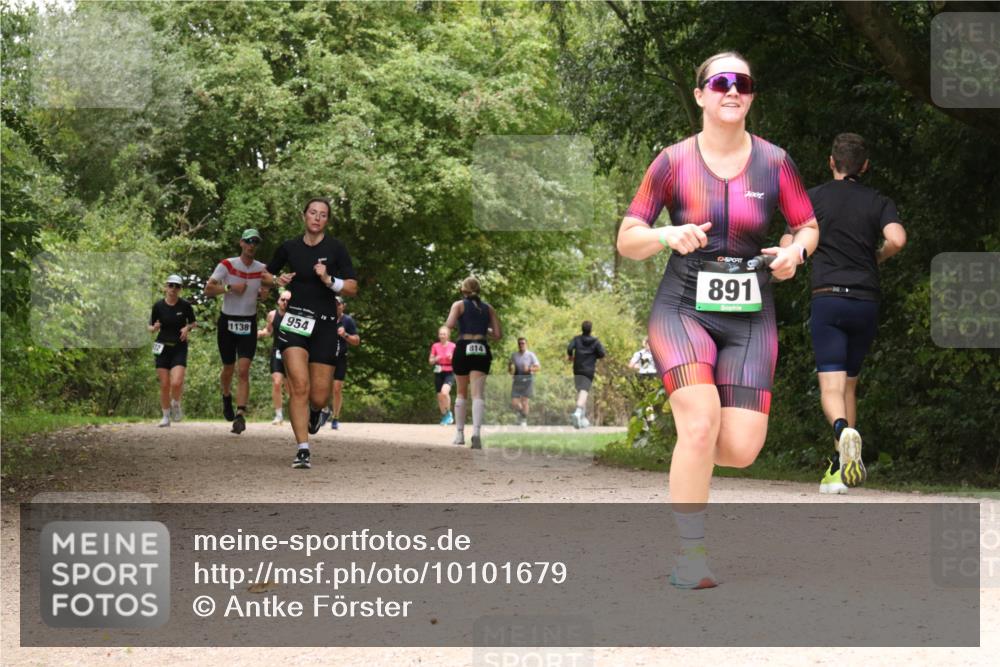 30.08.2026 - Elbe Triathlon Hamburg Antke Förster http://msf.ph/oto/10101679 30.08.2026 11:21:46 Laufen 1138, 954, 814, 891 meine-sportfotos.de