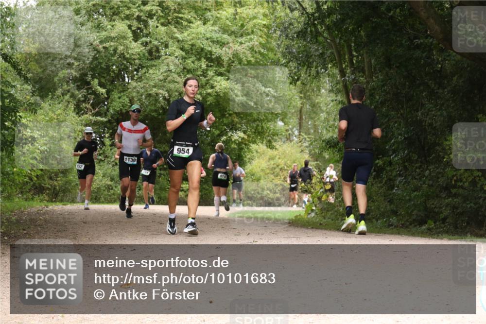 30.08.2026 - Elbe Triathlon Hamburg Antke Förster http://msf.ph/oto/10101683 30.08.2026 11:21:47 Laufen 932, 1138, 954, 814 meine-sportfotos.de