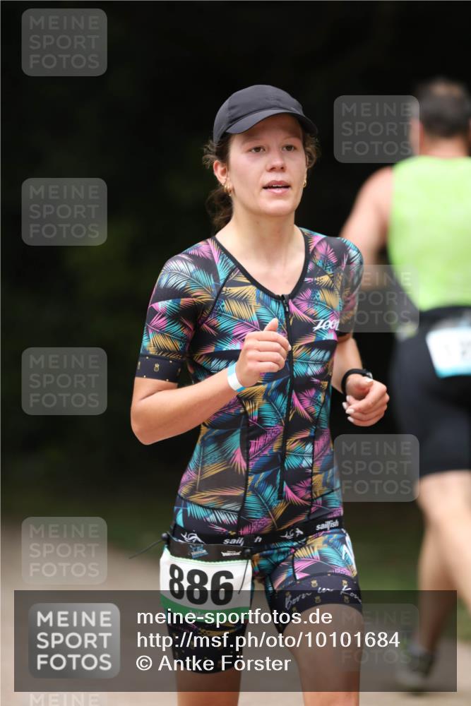 30.08.2026 - Elbe Triathlon Hamburg Antke Förster http://msf.ph/oto/10101684 30.08.2026 11:18:42 Laufen 886, 8, 8 meine-sportfotos.de