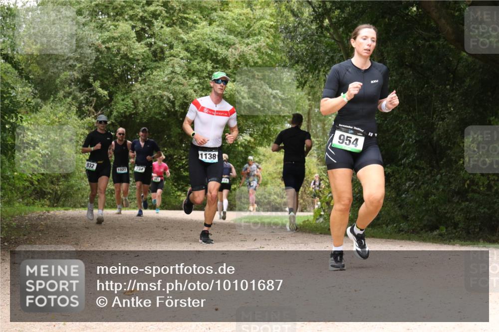30.08.2026 - Elbe Triathlon Hamburg Antke Förster http://msf.ph/oto/10101687 30.08.2026 11:21:49 Laufen 932, 734, 1022, 1138, 14, 954 meine-sportfotos.de