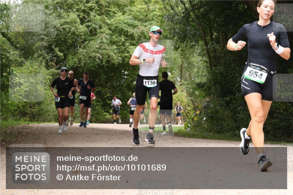 30.08.2026 - Elbe Triathlon Hamburg Antke Förster http://msf.ph/oto/10101689 30.08.2026 11:21:50 Laufen 734, 414, 1138, 954 meine-sportfotos.de