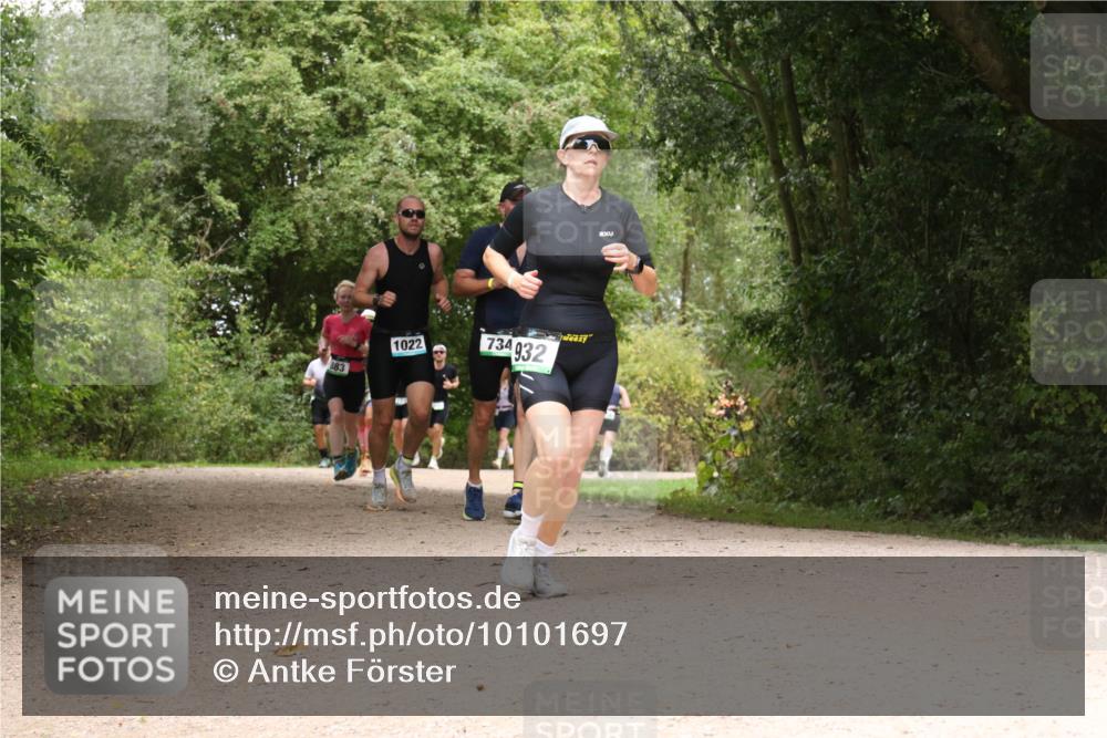30.08.2026 - Elbe Triathlon Hamburg Antke Förster http://msf.ph/oto/10101697 30.08.2026 11:21:53 Laufen 883, 1022, 734932 meine-sportfotos.de