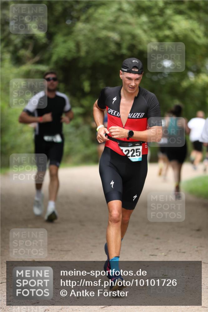30.08.2026 - Elbe Triathlon Hamburg Antke Förster http://msf.ph/oto/10101726 30.08.2026 11:19:03 Laufen 225 meine-sportfotos.de