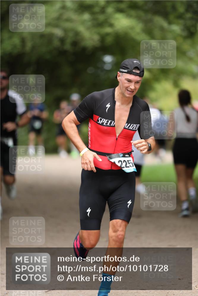 30.08.2026 - Elbe Triathlon Hamburg Antke Förster http://msf.ph/oto/10101728 30.08.2026 11:19:03 Laufen 225 meine-sportfotos.de