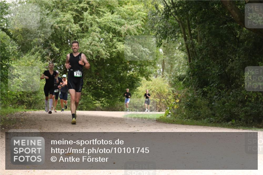 30.08.2026 - Elbe Triathlon Hamburg Antke Förster http://msf.ph/oto/10101745 30.08.2026 11:22:12 Laufen 786, 712 meine-sportfotos.de