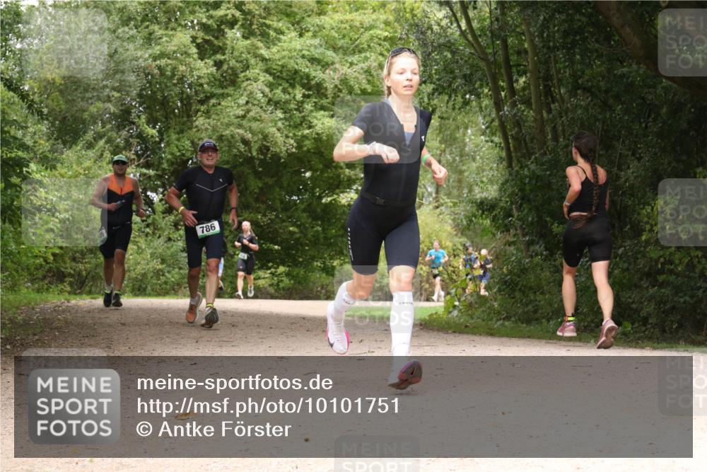 30.08.2026 - Elbe Triathlon Hamburg Antke Förster http://msf.ph/oto/10101751 30.08.2026 11:22:16 Laufen 786 meine-sportfotos.de