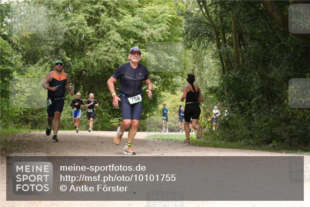 30.08.2026 - Elbe Triathlon Hamburg Antke Förster http://msf.ph/oto/10101755 30.08.2026 11:22:18 Laufen 856, 786 meine-sportfotos.de