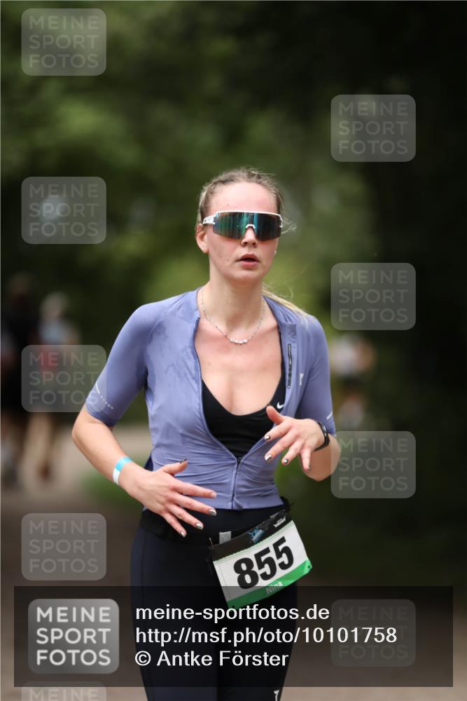 30.08.2026 - Elbe Triathlon Hamburg Antke Förster http://msf.ph/oto/10101758 30.08.2026 11:19:18 Laufen 855 meine-sportfotos.de