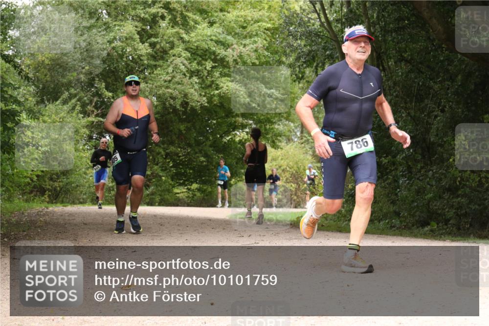 30.08.2026 - Elbe Triathlon Hamburg Antke Förster http://msf.ph/oto/10101759 30.08.2026 11:22:19 Laufen 05, 786 meine-sportfotos.de