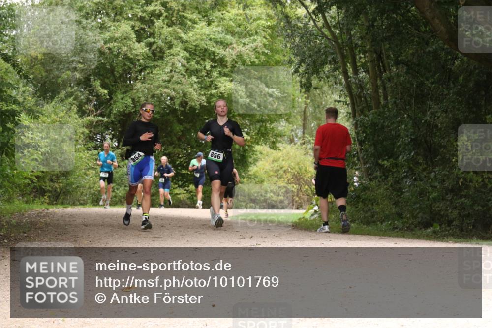 30.08.2026 - Elbe Triathlon Hamburg Antke Förster http://msf.ph/oto/10101769 30.08.2026 11:22:24 Laufen 854, 856 meine-sportfotos.de
