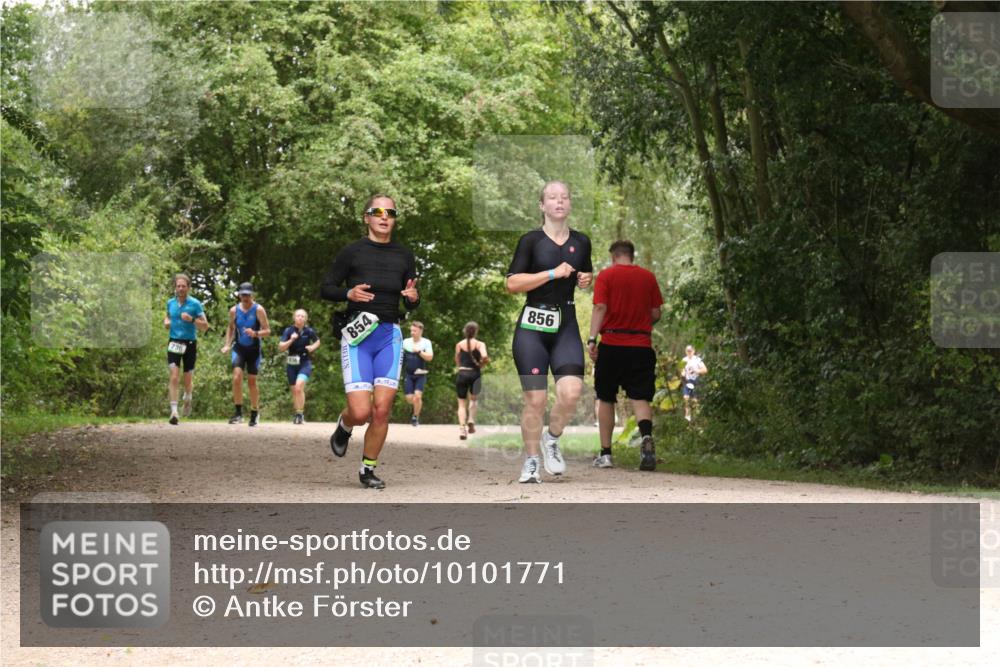 30.08.2026 - Elbe Triathlon Hamburg Antke Förster http://msf.ph/oto/10101771 30.08.2026 11:22:25 Laufen 736, 854, 856 meine-sportfotos.de